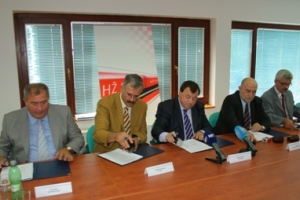 Slavonski Brod, 3. kolovoza 2011. - potpisivanje Sporazuma o partnerstvu u razvoju prijevoza nafte i naftnih derivata